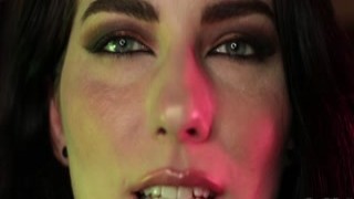 Experienced milf Jessica Jaymes is fucked by hot blooded young enthusiast